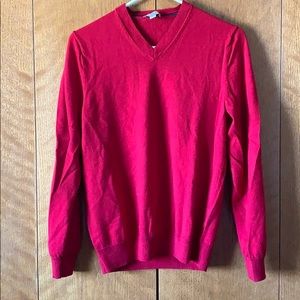 Men’s v-neck sweater